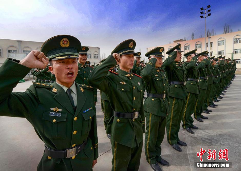 新疆解放军穿武警衣服的探讨与理解，新疆解放军与武警服饰的探讨与解读