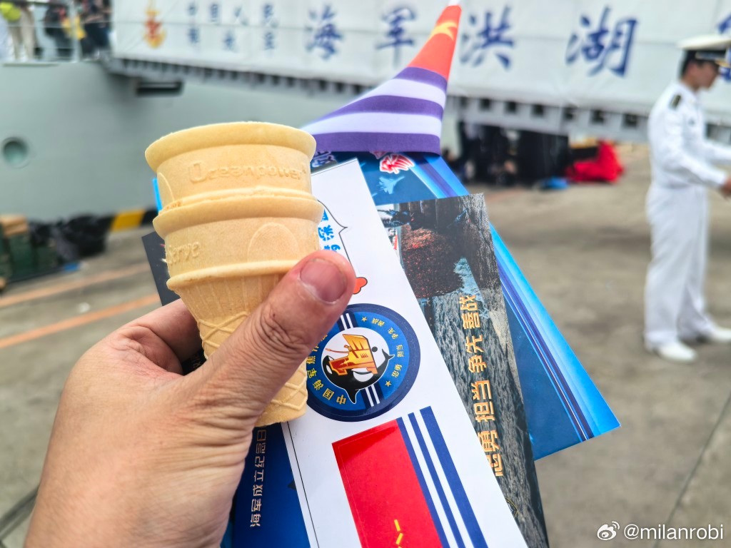 海军街溜子，一种独特的城市文化现象，海军街溜子，城市文化中的独特现象