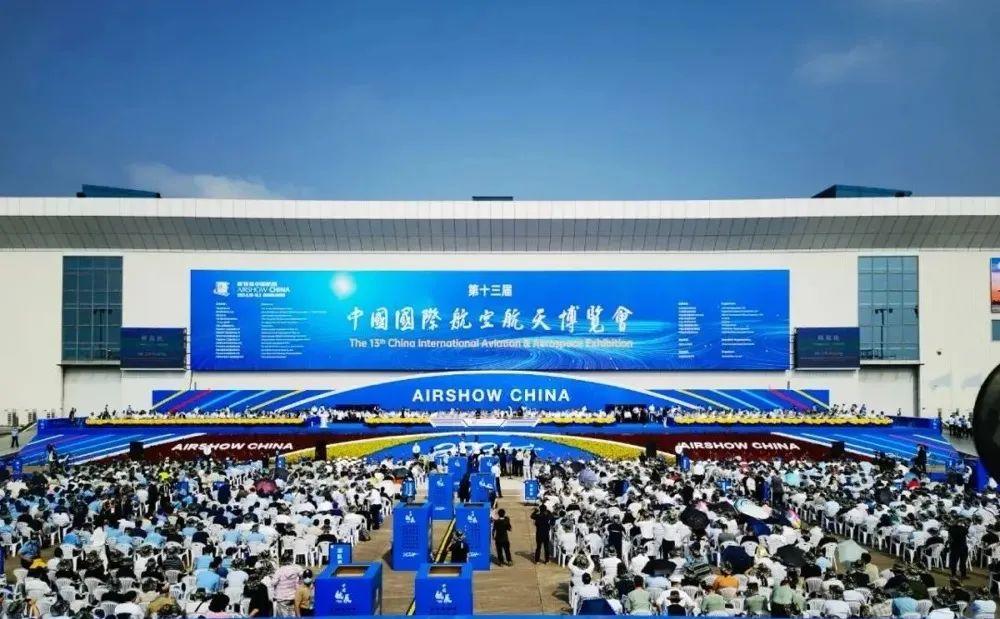 第十三批女飞行学员，展翅高飞，翱翔蓝天，第十三批女飞行学员蓝天展翅翱翔