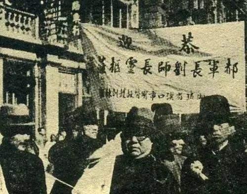 军长阵亡后指挥权的接替，战争中的领导力与决策机制，军长阵亡后的指挥权接替，战争中的领导力与决策机制探讨
