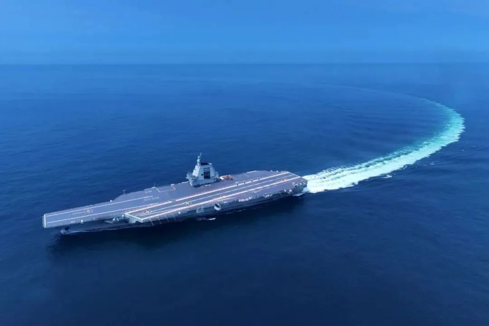 军船，护卫海洋，彰显国家力量，军船，护卫海洋，展现国家力量