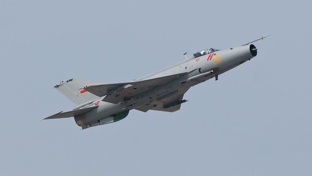 歼7的精湛做工，中国航空工业的骄傲，歼7精湛工艺，中国航空工业的荣耀标杆