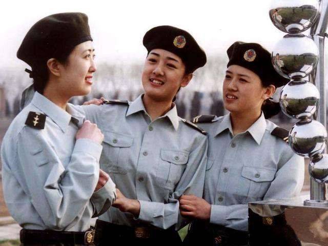 探索中国军队的新风貌，04式军服图片解析，揭秘中国军队新风貌，深度解析04式军服图片