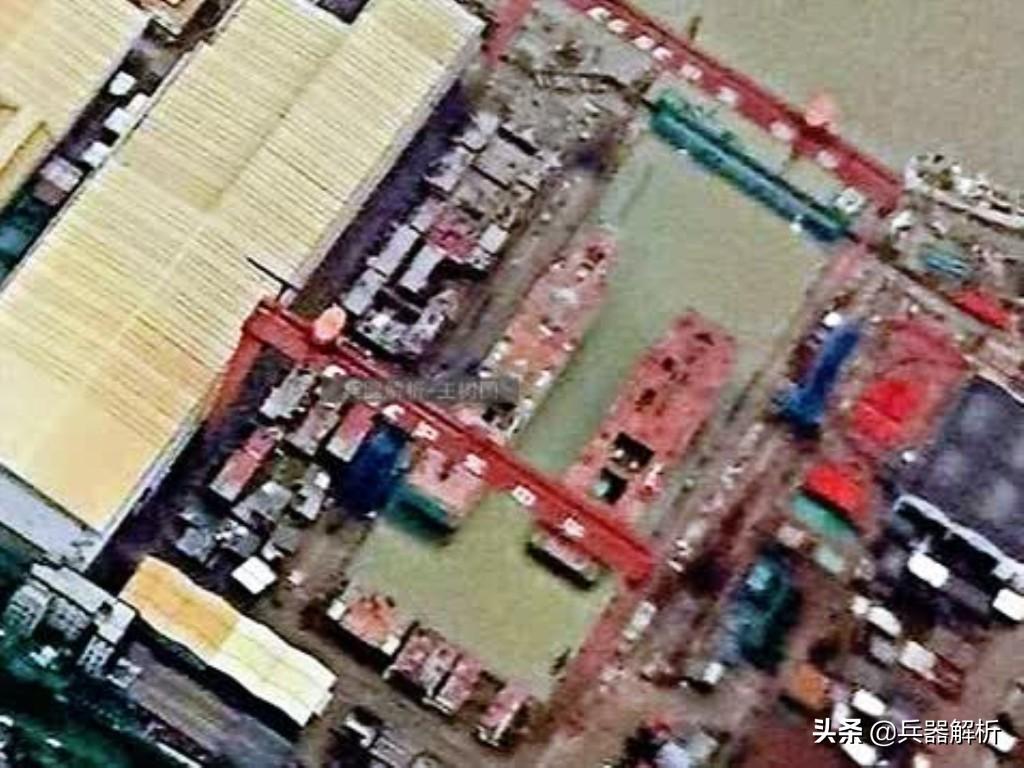 美国黄蜂级两栖攻击舰舰长，领航全球两栖作战的杰出代表，美国黄蜂级两栖攻击舰舰长，全球两栖作战的领航先锋