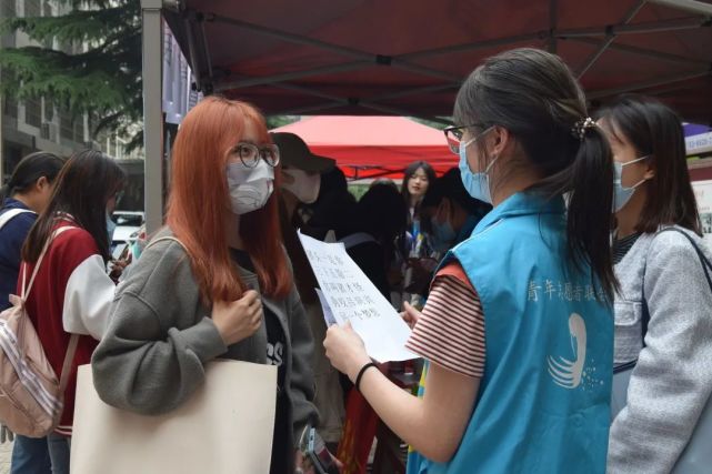 国庆阅兵中的璀璨明珠，女兵王小寒，国庆阅兵中的璀璨明珠，女兵王小寒的荣耀时刻