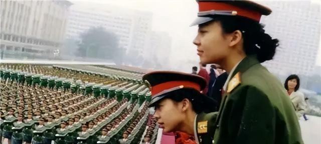 全球各国女兵阅兵的独特风采与力量展现，全球女兵阅兵，独特风采与力量展示