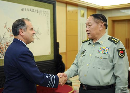 国防部长会见中国国防部长，深化军事合作，共筑安全屏障，国防部长与国际同行深化军事合作，共筑安全屏障