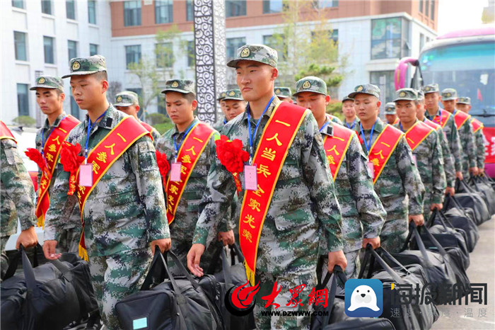 高校毕业生入伍，青春的选择与国家的担当，高校毕业生入伍，青春选择与国家担当的交融
