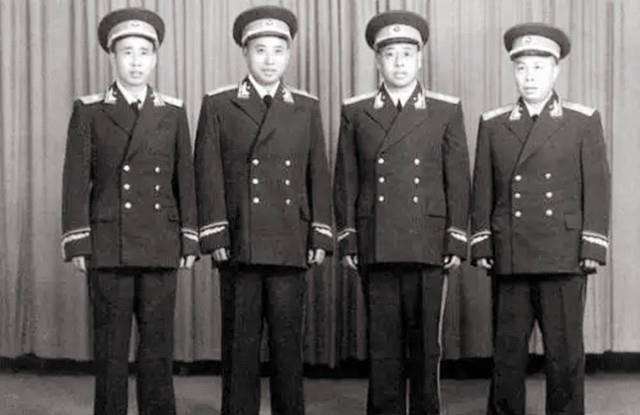 司令与军长，军事体系中的职权与地位比较，司令与军长，军事体系中的职权与地位对比分析