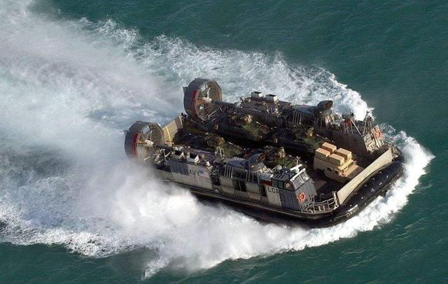 中国726型气垫登陆艇与美国LCAC，两种不同军事理念的碰撞与对比，中国726型气垫登陆艇与美国LCAC，军事理念的碰撞与对比研究