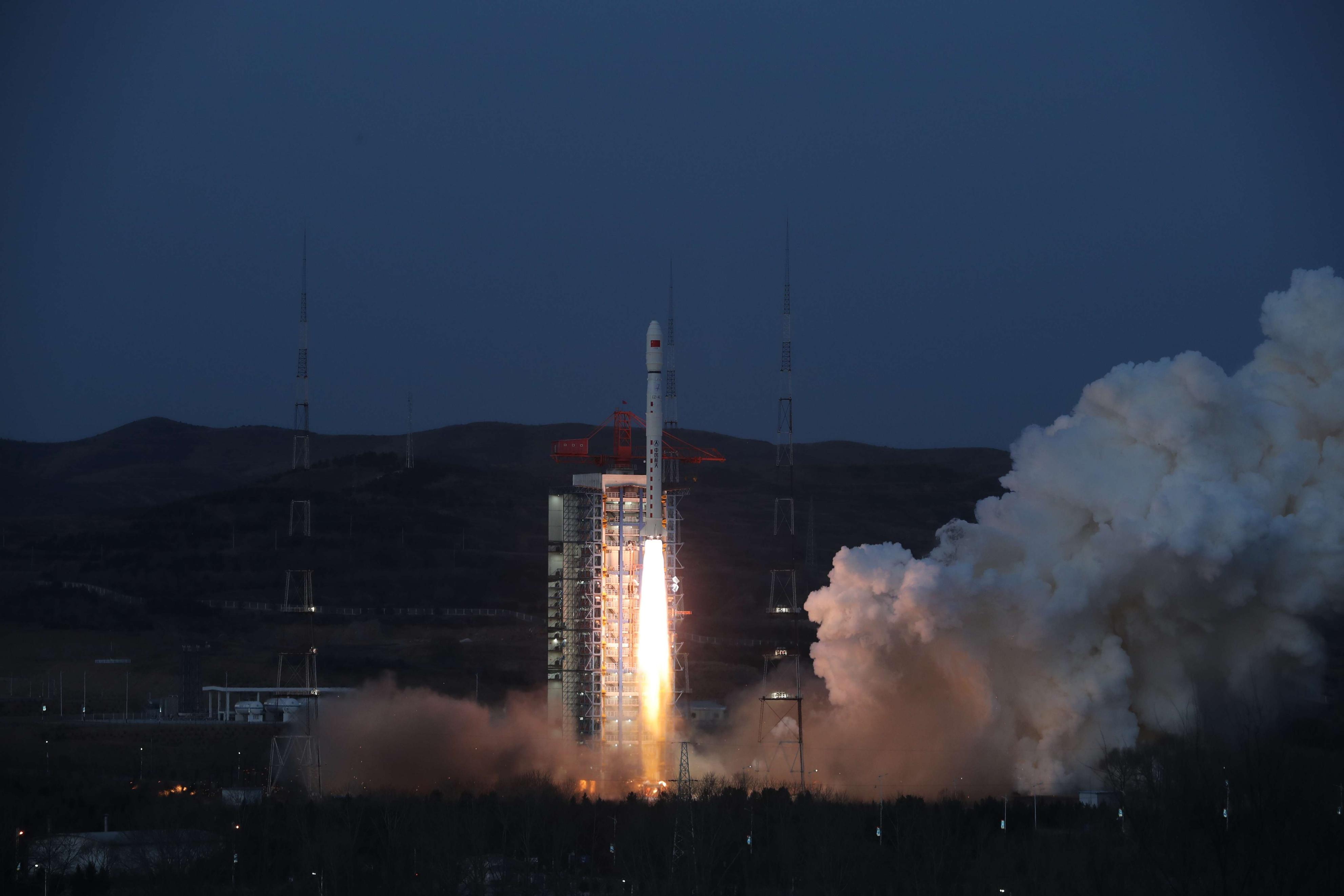 长征六号火箭发射成功，一箭携二十星闪耀天际，长征六号火箭携二十星成功发射，一箭闪耀天际
