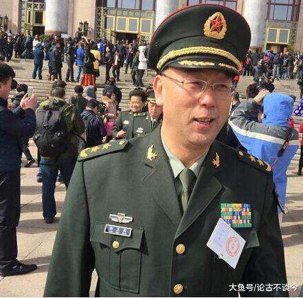 集团军司令员与军区司令员，职责、权力与差异，集团军司令员与军区司令员的职责、权力及差异对比
