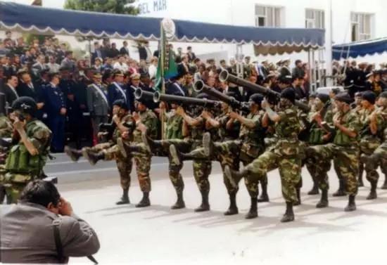 阅兵式女兵平均身高揭秘，一道独特的风景线，阅兵式女兵平均身高揭秘，独特风景线展现英姿飒爽风采