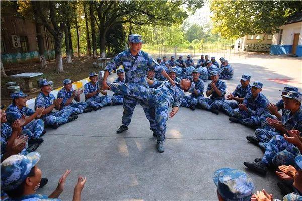 打新兵15分钟视频，训练新兵的过程与挑战，新兵训练，挑战与过程揭秘，15分钟视频展现打新兵场景