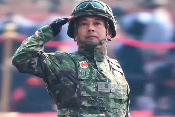 中国特种部队少将，英勇无畏，铁血忠诚的战士典范，中国特种部队少将，英勇战士的典范，铁血忠诚的战士领袖
