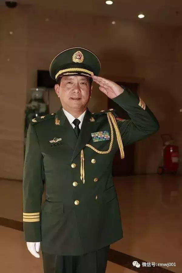 丁晓兵担任8730部队政委的领导风采与时代担当，丁晓兵担任8730部队政委的领导风采与时代担当，展现新时代军队领导力典范