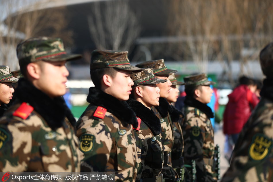 武警冬装，坚韧与温暖的象征，武警冬装，坚韧与温暖的战士风采