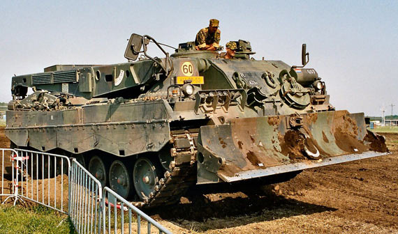 FV430装甲车，现代战场上的钢铁巨兽，FV430装甲车，现代战场上的钢铁巨兽霸主