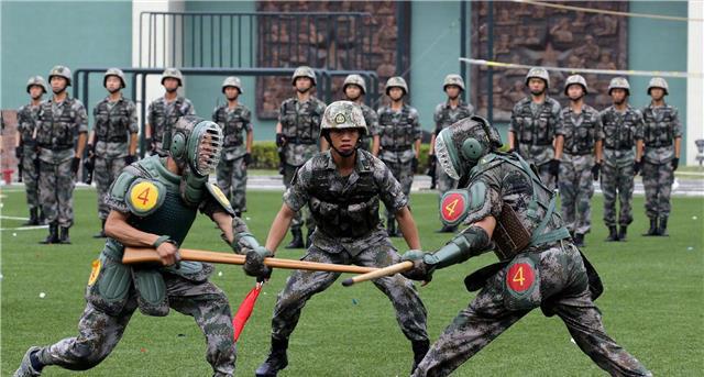 空十五军是中国空军的重要组成部分，下辖多个部队，担负着保卫国家安全、维护领空权益的重要任务。本文将介绍空十五军下属的部队，包括部队的编制、主要任务以及装备情况等方面的内容。，空十五军下属部队介绍，保卫国家安全与领空权益的主力军