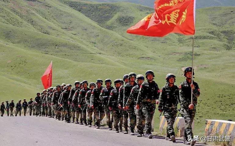 国庆70周年阅兵中的100面战旗,荣耀与力量的象征,国庆70周年阅兵中的荣耀与力量——100面战旗的象征