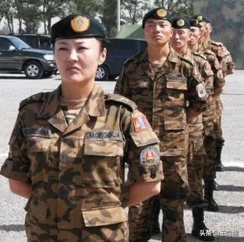 男兵与女兵，军队中的不同力量，男兵与女兵，军队中的双重力量