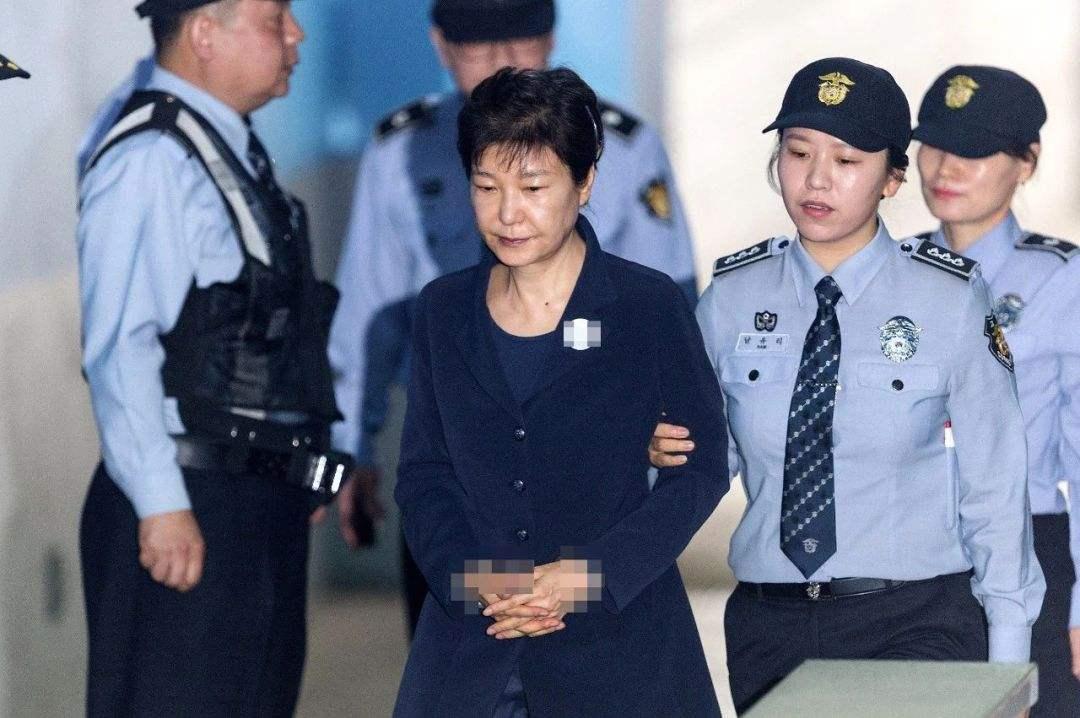 文在寅与李明博的恩怨，文在寅与李明博的恩怨纠葛
