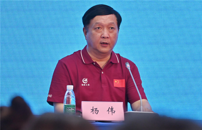 歼-20总师杨伟的传奇简历，歼-20总师杨伟传奇人生，从简历看一位航空英雄的诞生