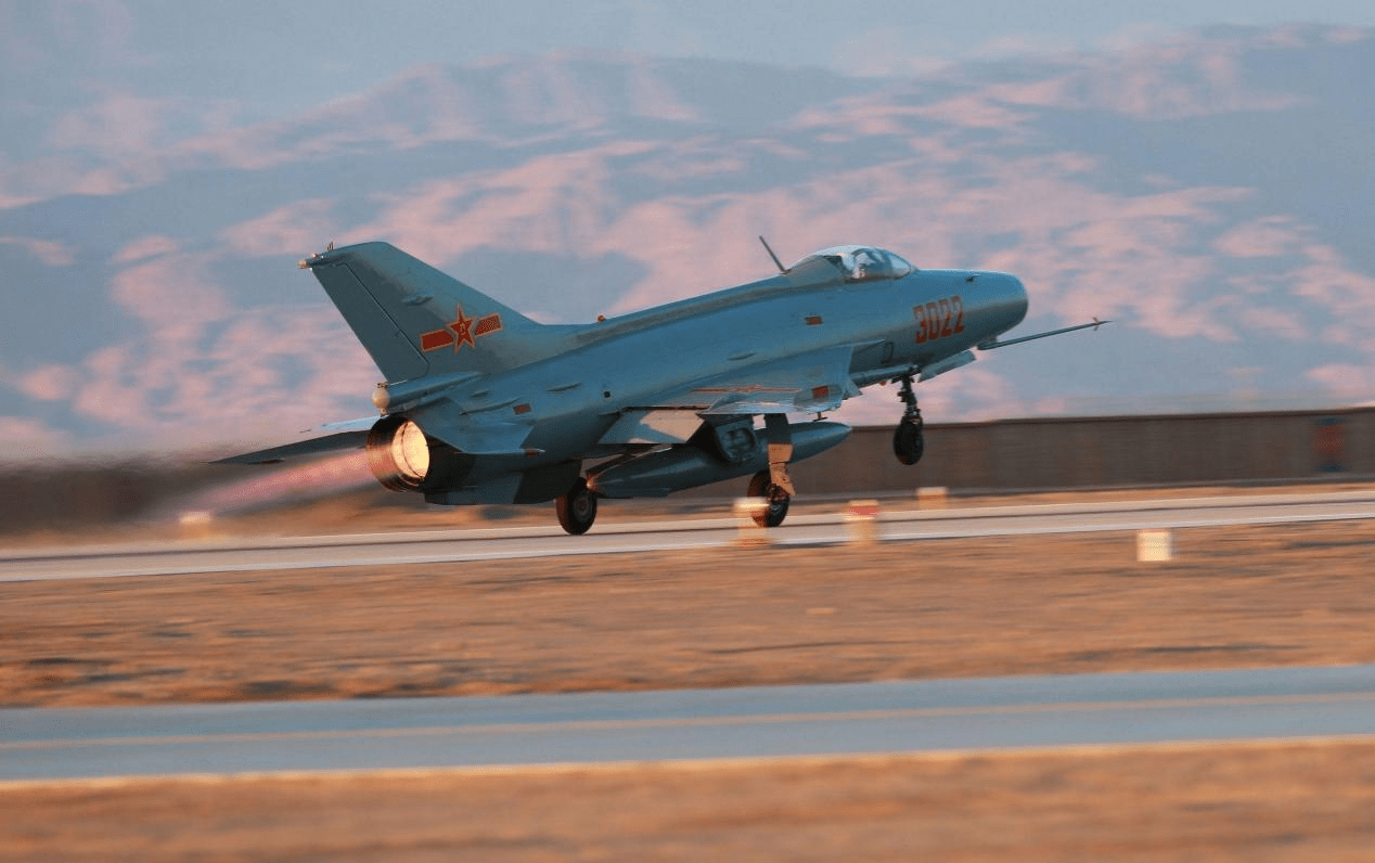中国空军编制与欧美之比较，差异与共性分析，中国空军编制与欧美对比，差异与共性深度解析