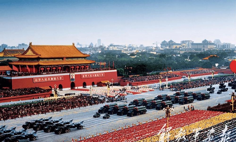 阅兵最先出场的是什么，荣耀的引导者与国家力量的象征，阅兵仪式首出场，荣耀的引导者与国家力量象征的震撼展示