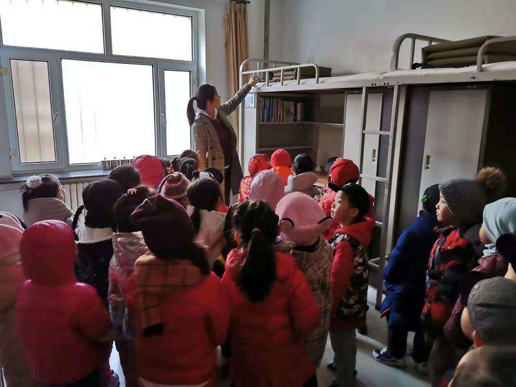 中国人民解放军空军第一航空学院，培养精英，捍卫蓝天，中国人民解放军空军第一航空学院，蓝天精英的摇篮，捍卫蓝天的力量