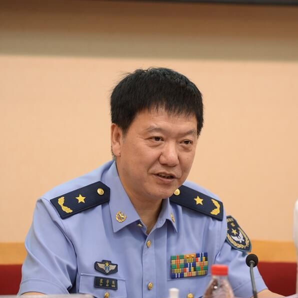 空军服装一览表，历史、种类与特色，空军服装概览，历史、种类与特色一览表