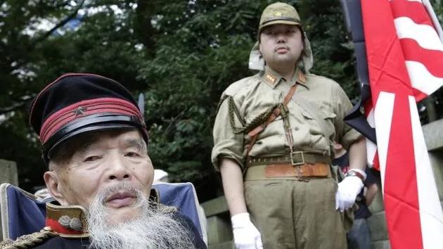 日本老兵对新兵的行为，历史反思与现代启示，日本老兵与新兵行为对比，历史反思与当代启示