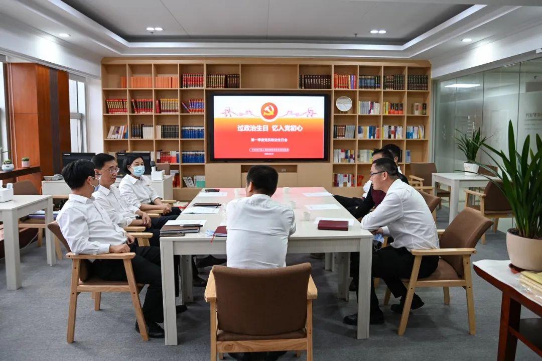 政治新闻摘抄2022，聚焦国内外政治动态，聚焦国内外政治动态，政治新闻摘抄2022摘要
