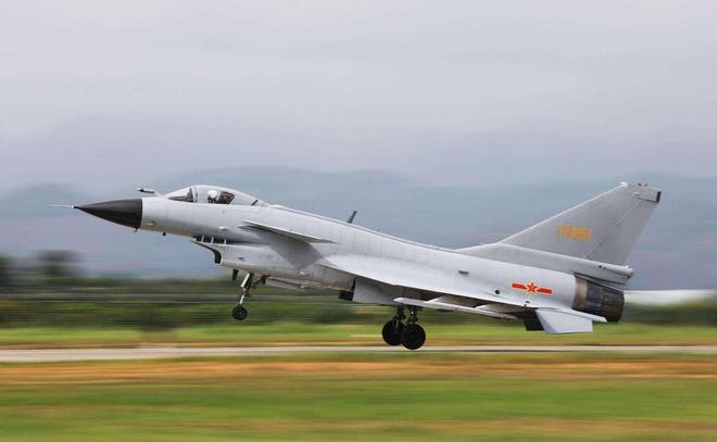 中国解放空军现役战斗机，翱翔天际的钢铁卫士，中国空军现役战斗机，钢铁卫士翱翔天际