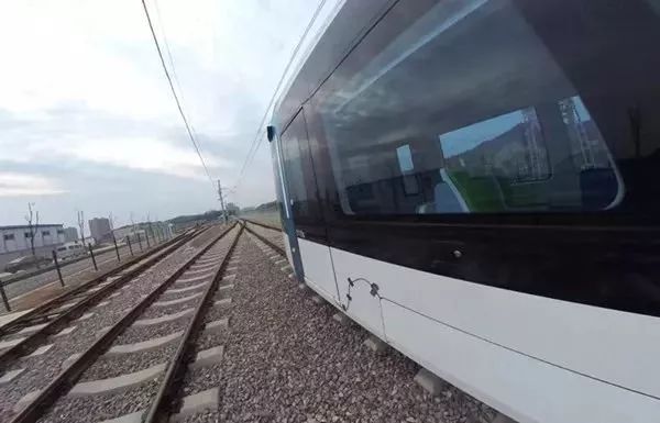 直180火车之旅，穿越大地的壮丽风景，直穿大地的壮丽风景，180火车之旅