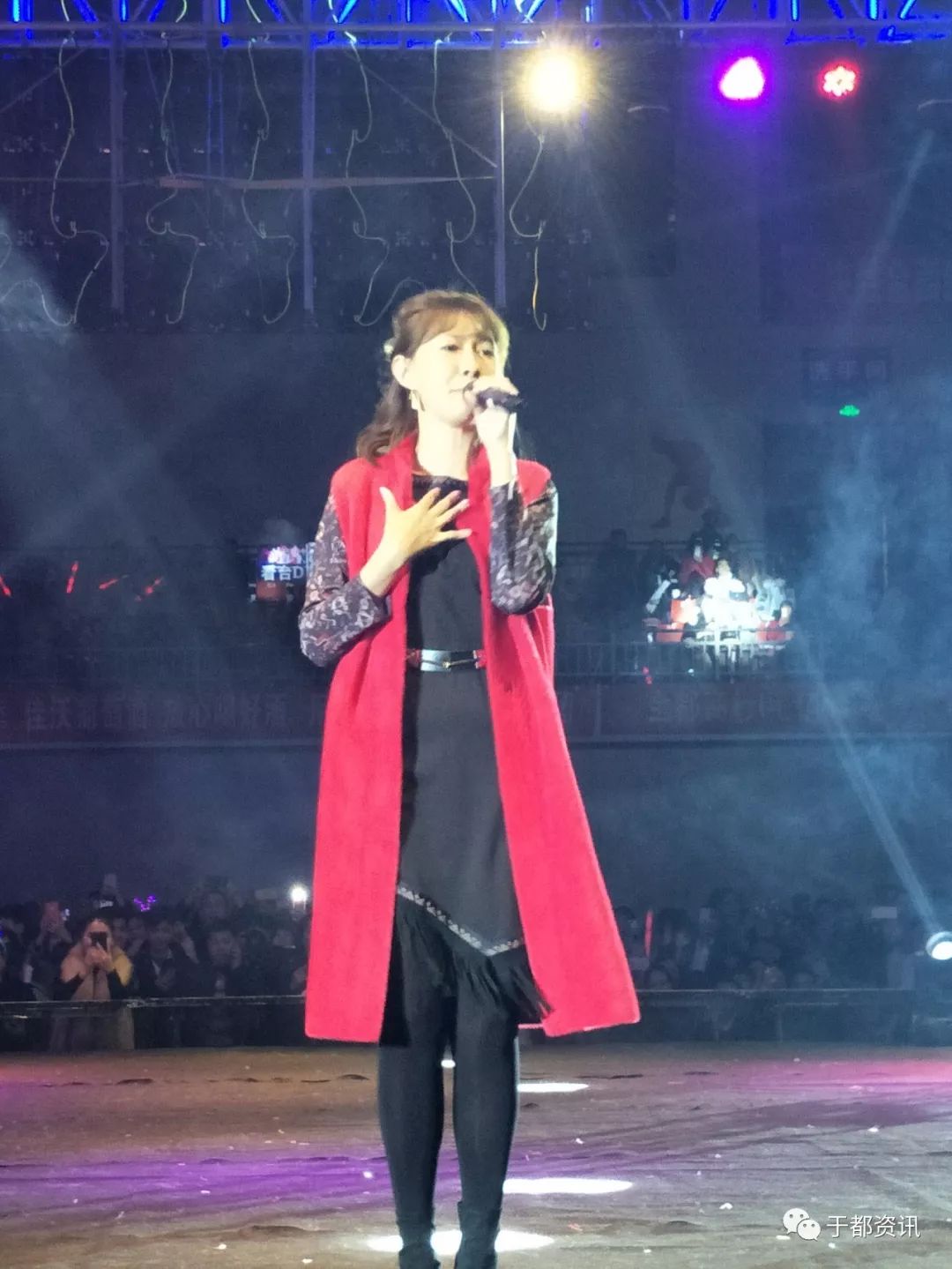 最新消息卓依婷梅州五华演唱会——璀璨之夜，歌声飘扬，卓依婷梅州五华演唱会，璀璨之夜，歌声璀璨飞扬