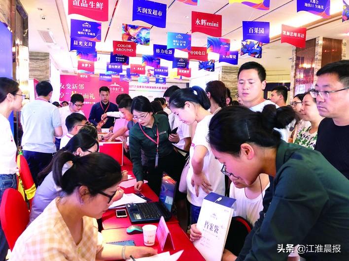 中央连夜宣布，重大决策引领新时代的步伐，中央重大决策引领新时代步伐连夜宣布开启新征程