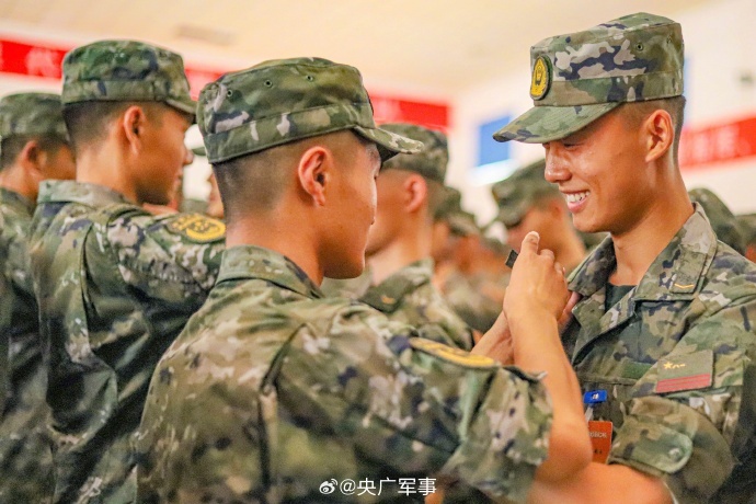 探索未来，2024年武警服装的创新与变革，探索未来，武警服装创新与变革展望2024年