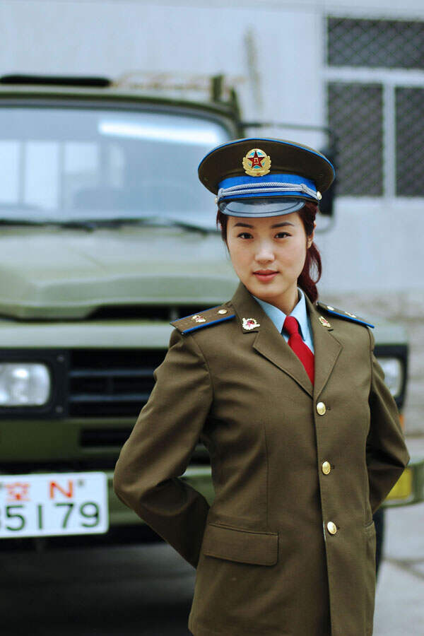 现代女兵服装全套，时尚与功能的完美结合，现代女兵服装全套，时尚与功能完美融合的风采