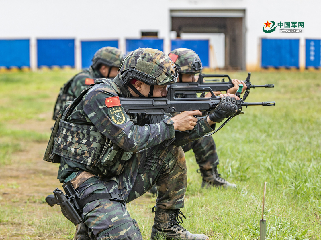 武警特战衣服图片，展现特战队员的威严与风采，武警特战队员威严与风采，特战服装图片展示