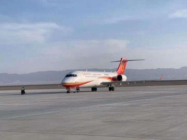 成都航空，翱翔西部，展翅未来，成都航空，翱翔西部，未来展翅之旅