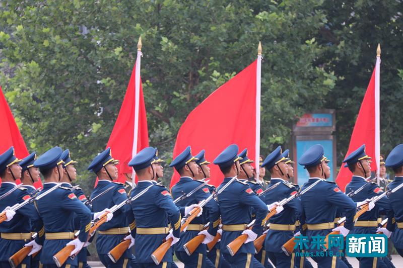三军仪仗队中的巾帼英雄，女性仪仗兵图片纪实，三军仪仗队中的巾帼英雄，女性仪仗兵生活纪实图片