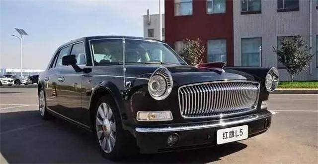红旗1200万的车，豪华与科技的完美结合，红旗豪华轿车，科技与完美的融合，价值逾千万风采尽显