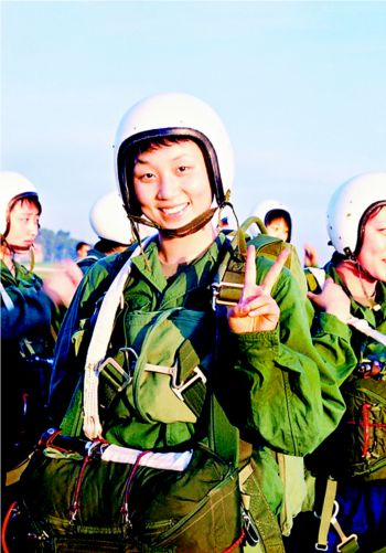 第八批女飞行员，展翅高飞，书写蓝天传奇，第八批女飞行员，蓝天传奇的续写者们