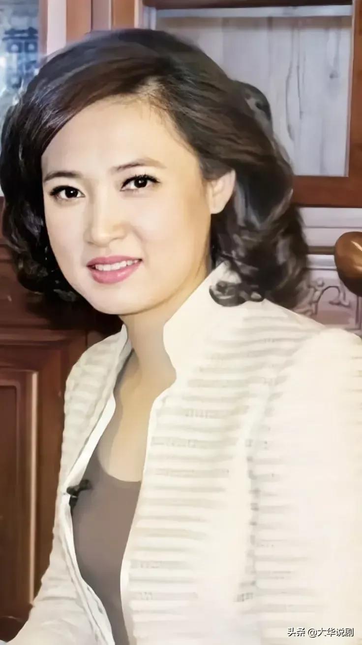 中文国际频道女主持人名单及其风采展现，中文国际频道女主持人名单与风采展示