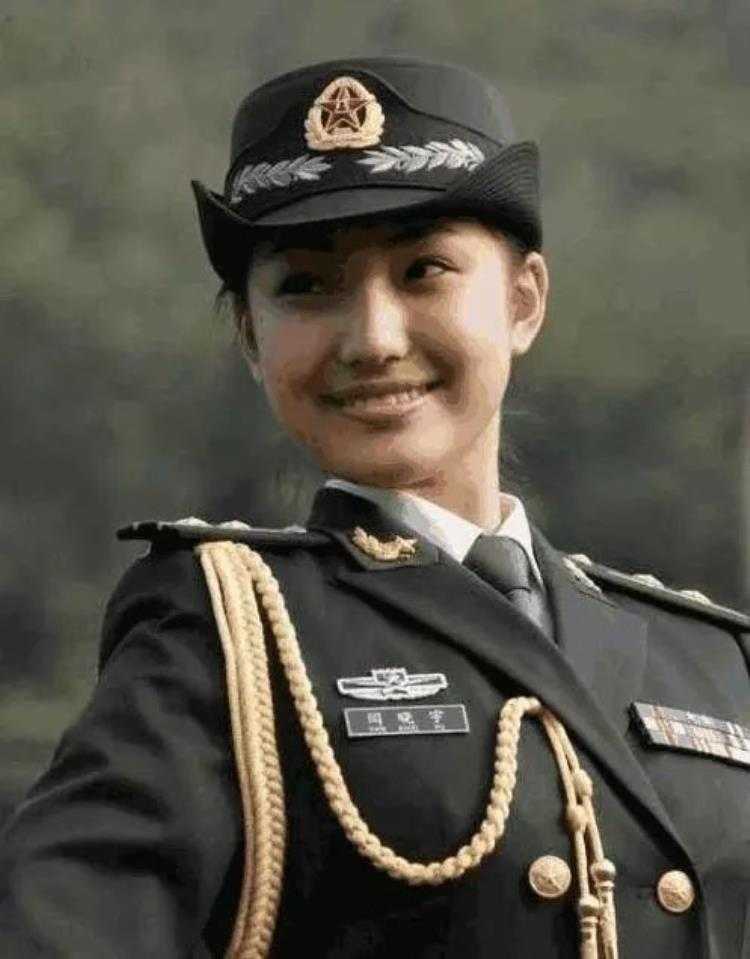 军装上的黄绳子，佩戴方法与意义，军装上的黄绳子，佩戴方法与象征意义
