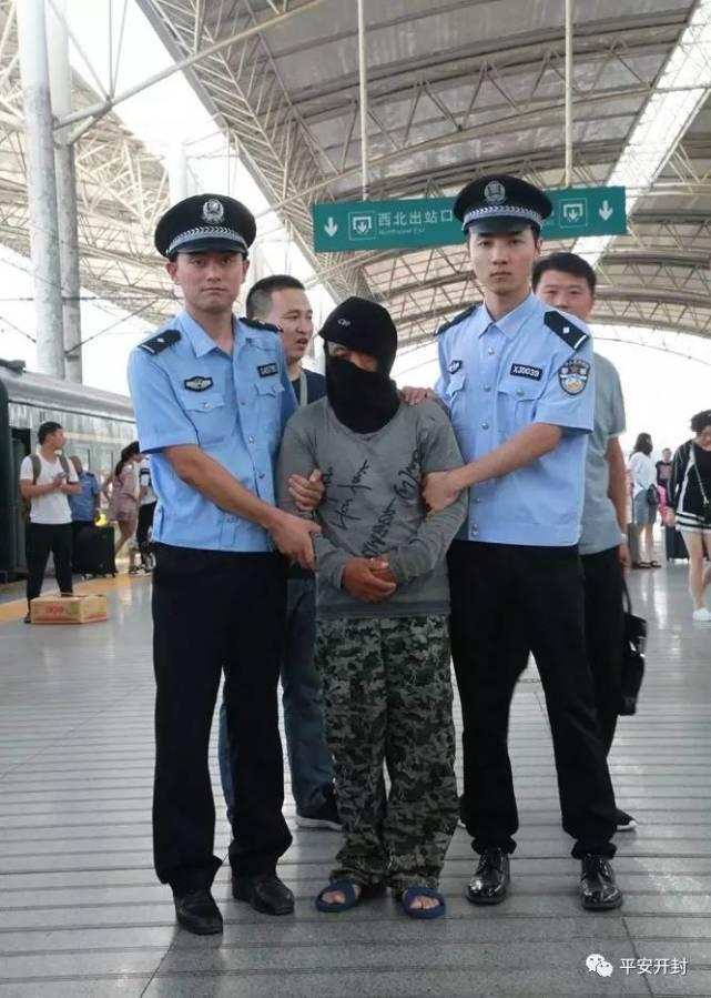 战斗机飞行员妻子的独特角色与挑战，战斗机飞行员妻子的角色与挑战，独特视角下的生活体验