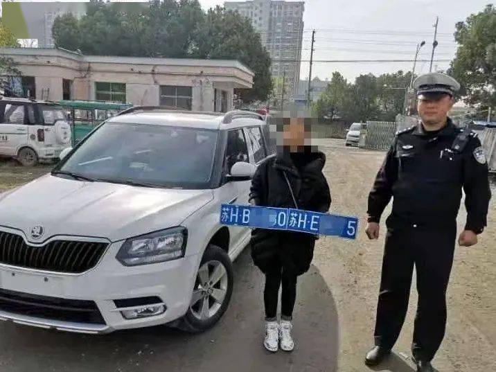 揭秘白色虎式驾驶员的身份，传奇英雄的背后故事，揭秘传奇英雄，白色虎式驾驶员的身份与背后故事