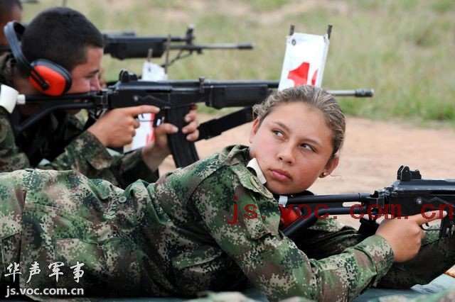委内瑞拉猎人集训中的女兵身影，委内瑞拉女兵身影亮相猎人集训