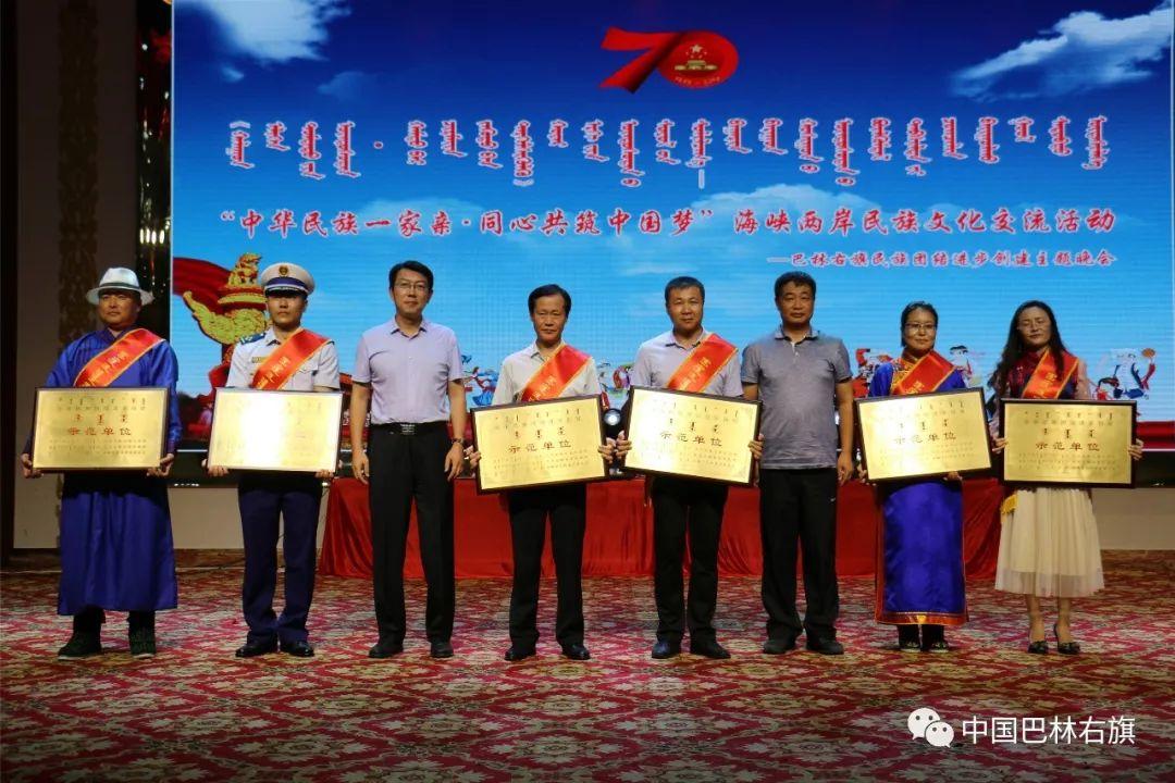 海峡两岸新闻主题，共创共享，共融共进，海峡两岸共创共享，共融共进的新闻时代